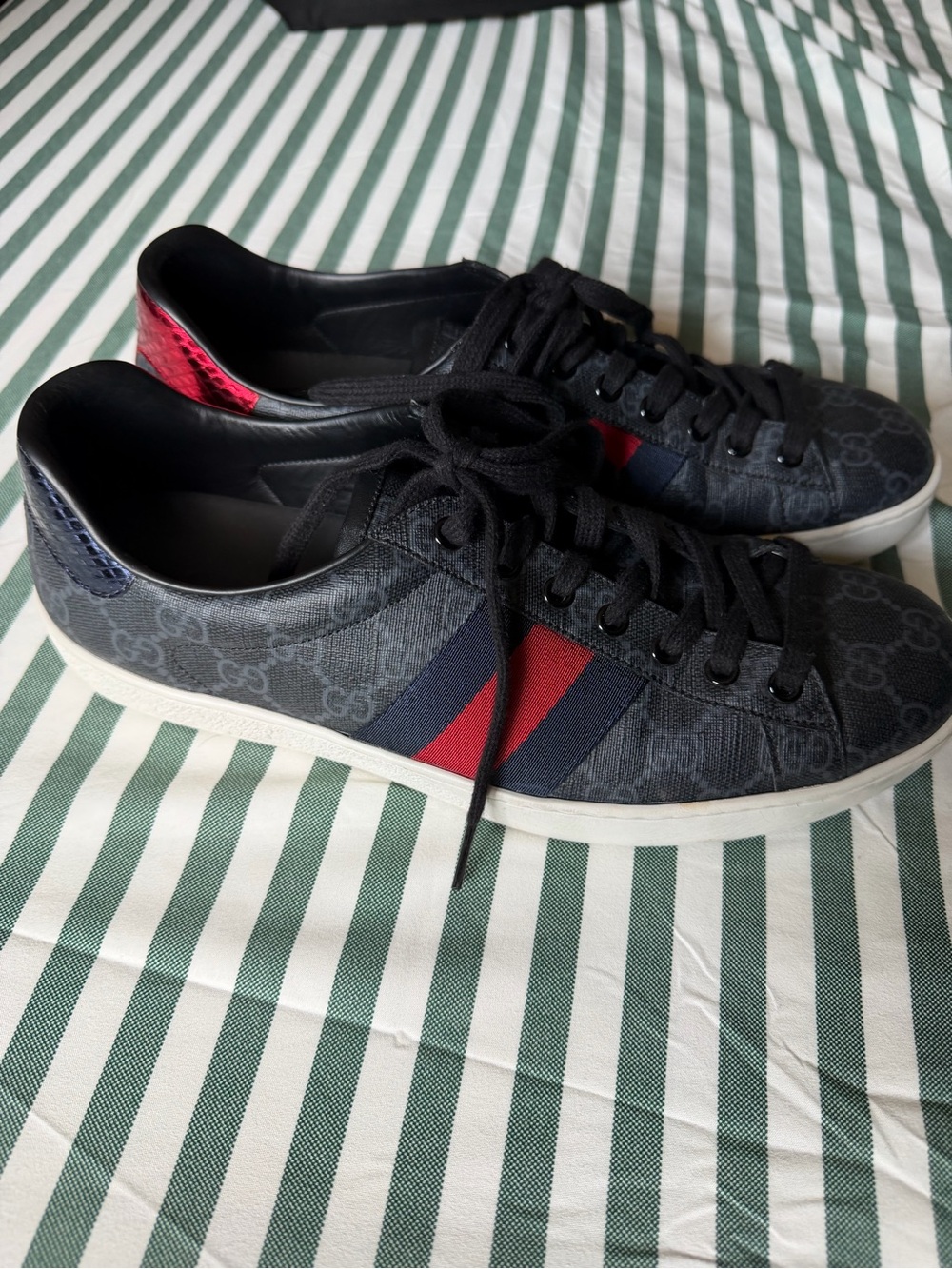 Gucci Men's Black Designer Logo Low-Top Sneakers with Red & Navy Stripe